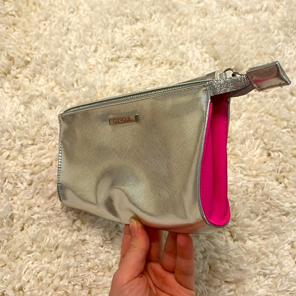 Clinique Makeup Pouch - Picture 4 of 4
